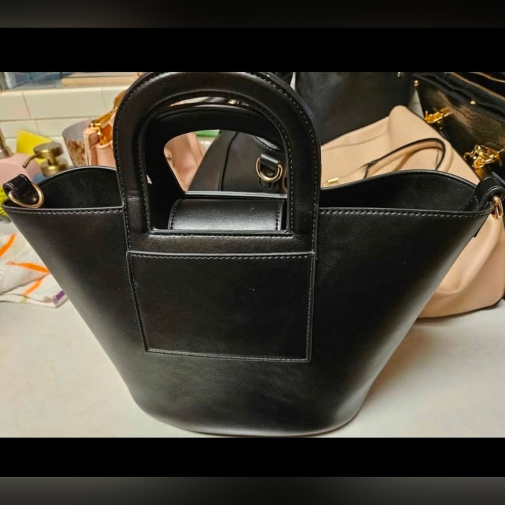 Black Bucket Style Hand Purse